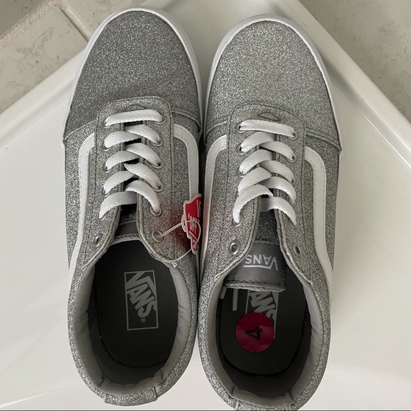 SOLD Vans Kids' Ward Low Top Sneaker Size 4 Youth - Picture 9 of 11